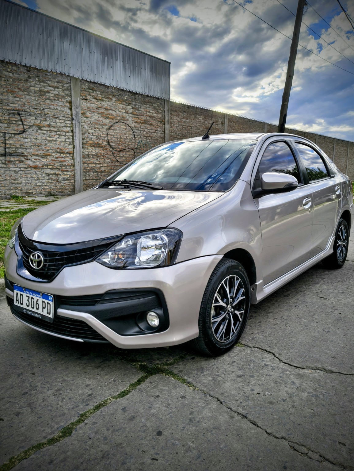 Toyota Etios XLS Sedán 2018, vehículo vendido por Bunker Garage